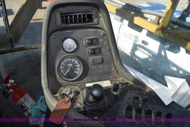 image for item J8485 2005 Ag-Chem TerraGator 8144 self-propelled sprayer