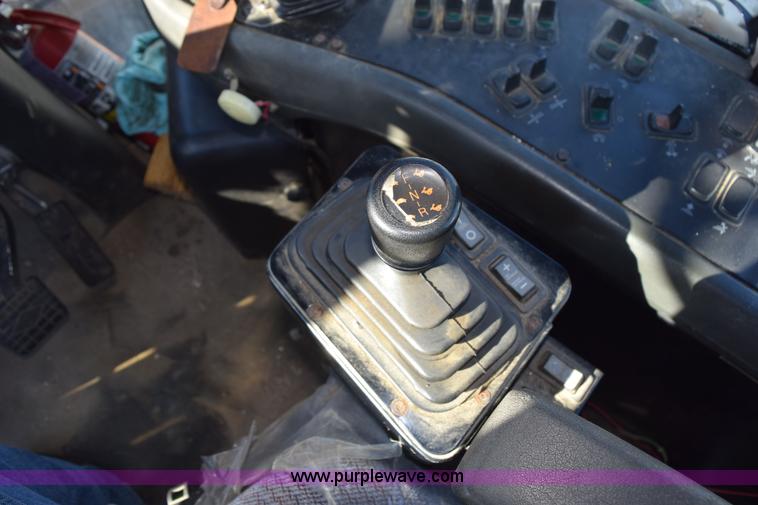 image for item J8485 2005 Ag-Chem TerraGator 8144 self-propelled sprayer