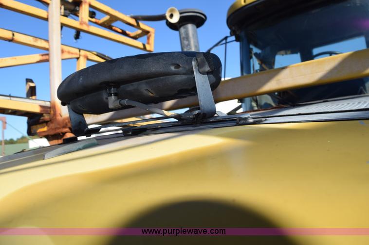 image for item J8485 2005 Ag-Chem TerraGator 8144 self-propelled sprayer