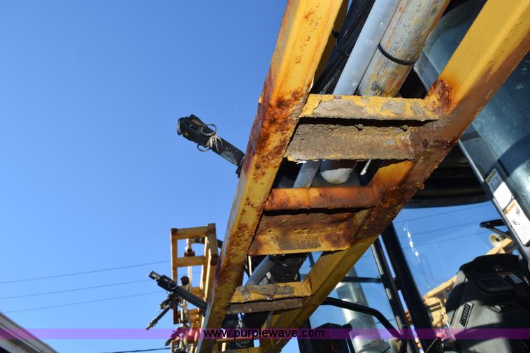 image for item J8485 2005 Ag-Chem TerraGator 8144 self-propelled sprayer