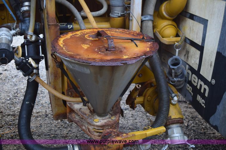 image for item J8485 2005 Ag-Chem TerraGator 8144 self-propelled sprayer