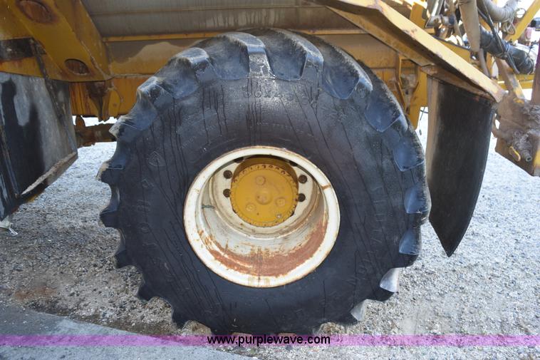 image for item J8485 2005 Ag-Chem TerraGator 8144 self-propelled sprayer