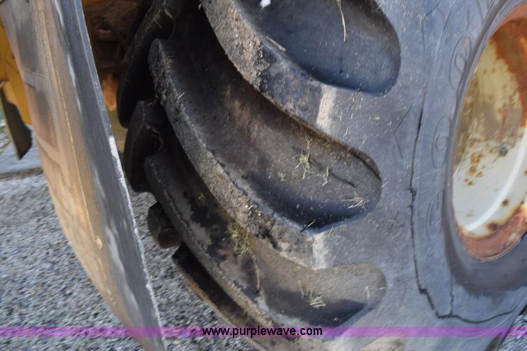 image for item J8485 2005 Ag-Chem TerraGator 8144 self-propelled sprayer