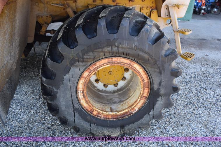 image for item J8485 2005 Ag-Chem TerraGator 8144 self-propelled sprayer