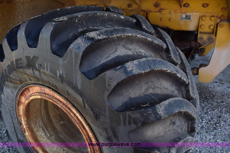 image for item J8485 2005 Ag-Chem TerraGator 8144 self-propelled sprayer