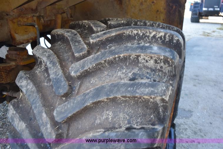 image for item J8485 2005 Ag-Chem TerraGator 8144 self-propelled sprayer