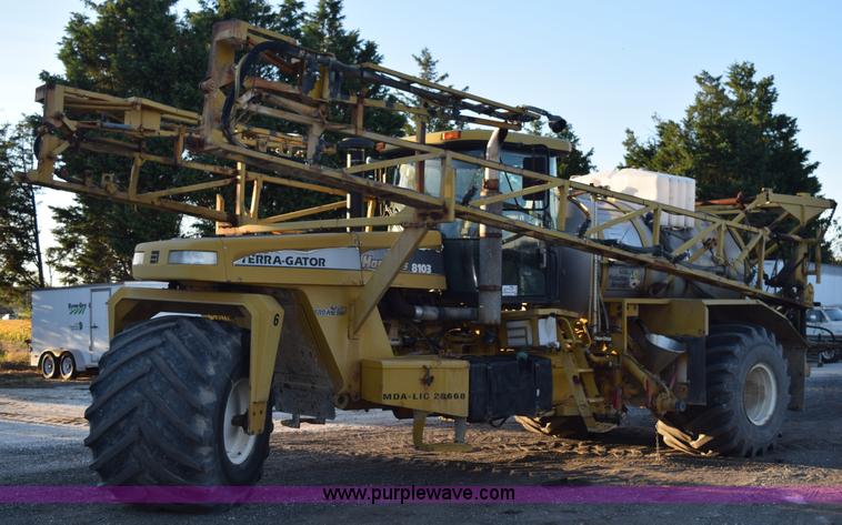 image for item J8486 2000 Ag-Chem TerraGator 8103 self-propelled sprayer