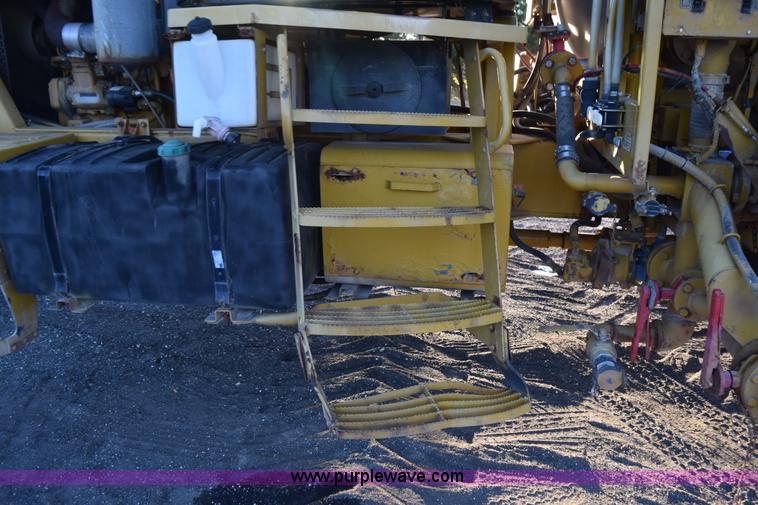 image for item J8486 2000 Ag-Chem TerraGator 8103 self-propelled sprayer