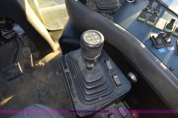 image for item J8486 2000 Ag-Chem TerraGator 8103 self-propelled sprayer