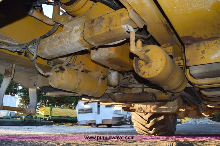 image for item J8486 2000 Ag-Chem TerraGator 8103 self-propelled sprayer