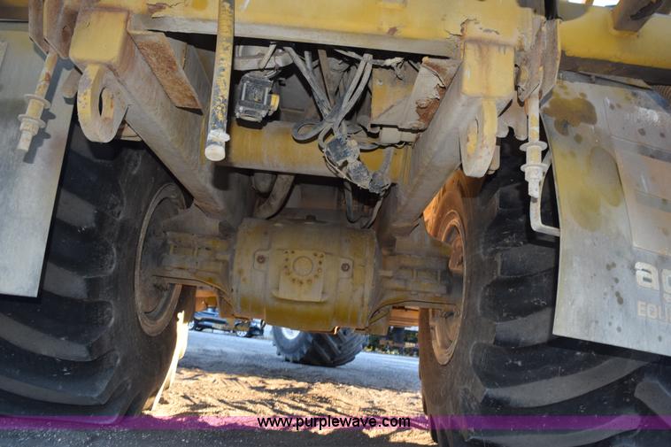 image for item J8486 2000 Ag-Chem TerraGator 8103 self-propelled sprayer