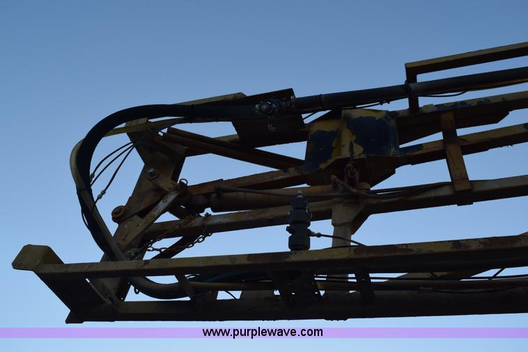 image for item J8486 2000 Ag-Chem TerraGator 8103 self-propelled sprayer