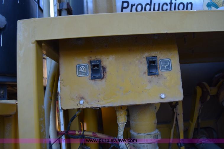 image for item J8486 2000 Ag-Chem TerraGator 8103 self-propelled sprayer