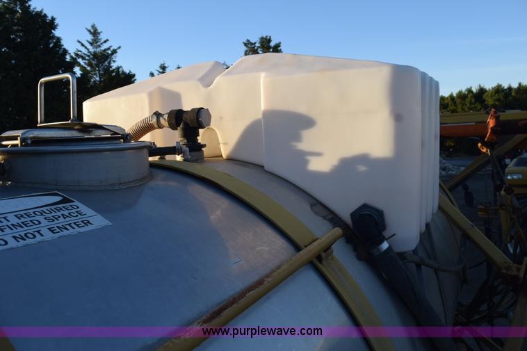 image for item J8486 2000 Ag-Chem TerraGator 8103 self-propelled sprayer