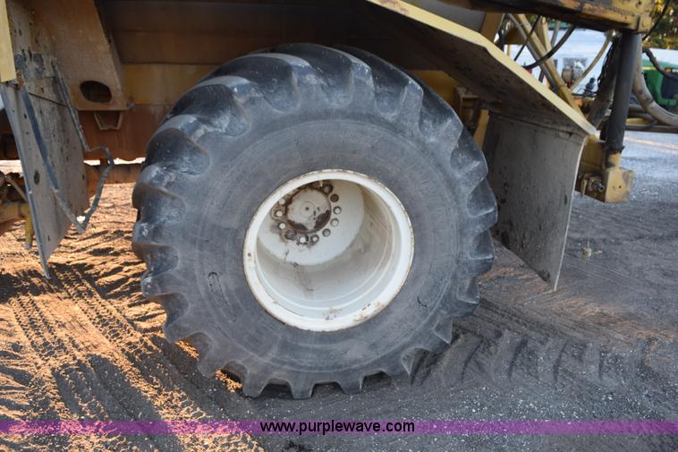 image for item J8486 2000 Ag-Chem TerraGator 8103 self-propelled sprayer