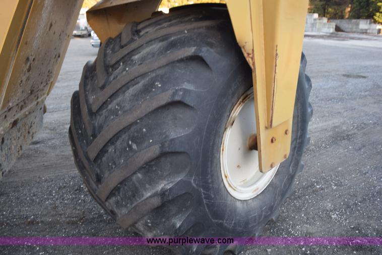 image for item J8486 2000 Ag-Chem TerraGator 8103 self-propelled sprayer