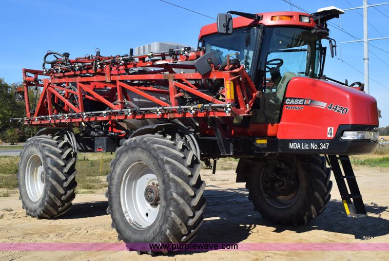 image for item J8491 2010 Case IH 4420 self-propelled sprayer