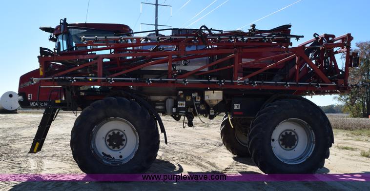 image for item J8491 2010 Case IH 4420 self-propelled sprayer