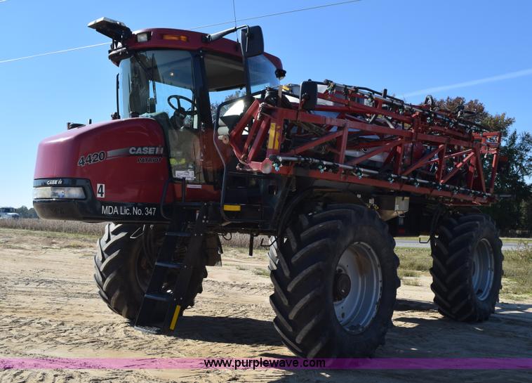 image for item J8491 2010 Case IH 4420 self-propelled sprayer