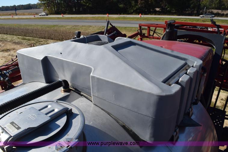 image for item J8491 2010 Case IH 4420 self-propelled sprayer