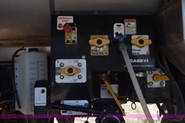 image for item J8491 2010 Case IH 4420 self-propelled sprayer