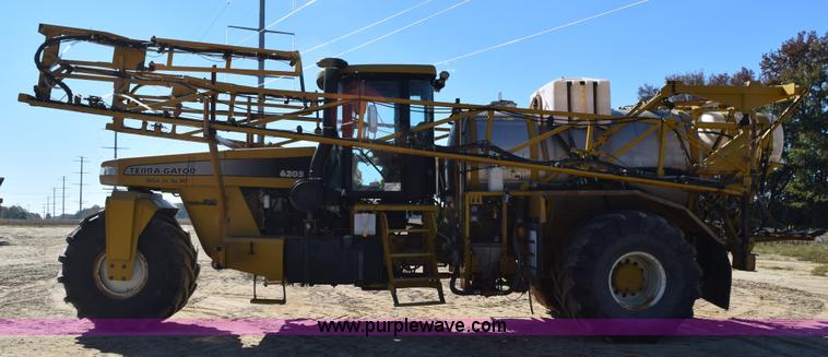 image for item J8492 2007 Ag-Chem TerraGator 6203 self-propelled sprayer