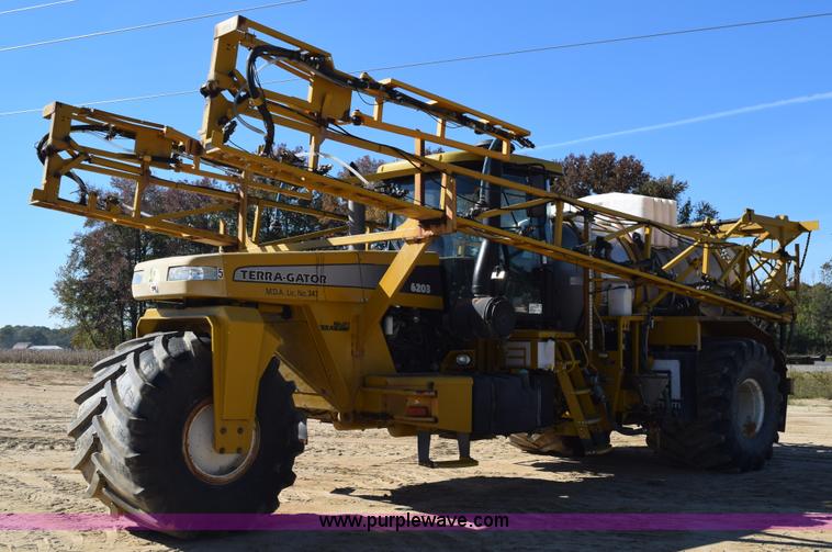 image for item J8492 2007 Ag-Chem TerraGator 6203 self-propelled sprayer