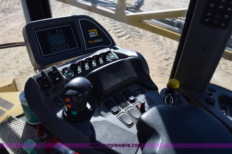 image for item J8492 2007 Ag-Chem TerraGator 6203 self-propelled sprayer