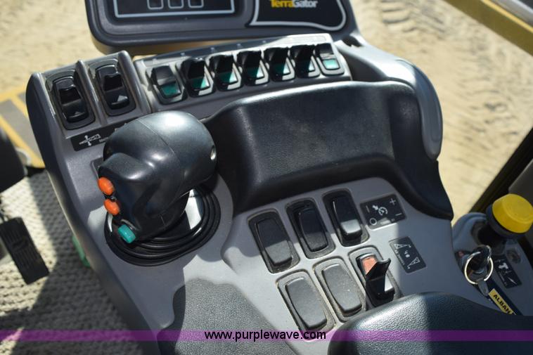 image for item J8492 2007 Ag-Chem TerraGator 6203 self-propelled sprayer