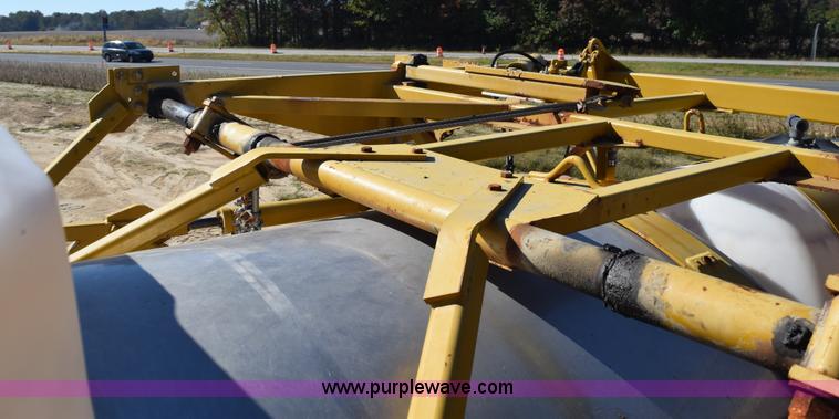 image for item J8492 2007 Ag-Chem TerraGator 6203 self-propelled sprayer