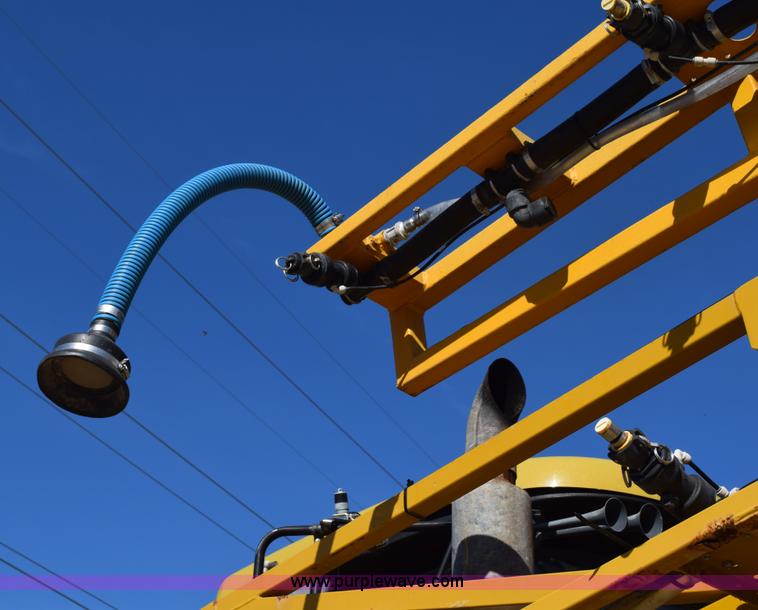 image for item J8492 2007 Ag-Chem TerraGator 6203 self-propelled sprayer