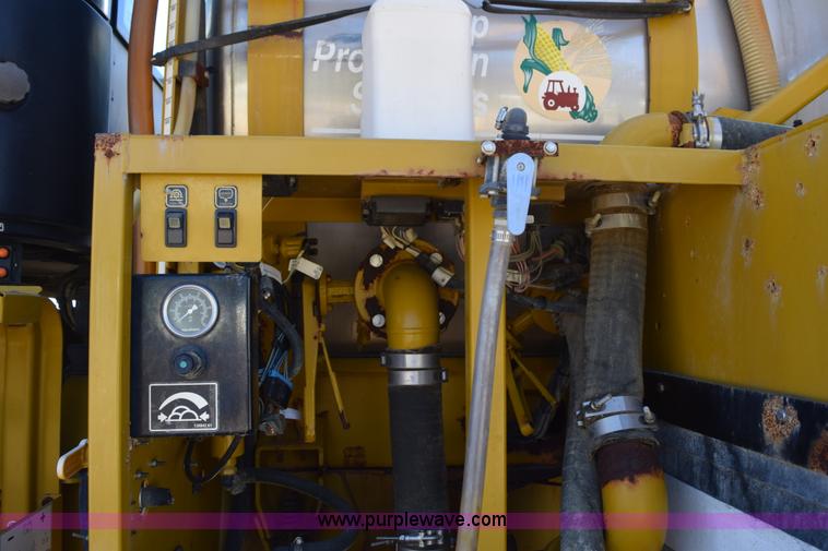 image for item J8492 2007 Ag-Chem TerraGator 6203 self-propelled sprayer