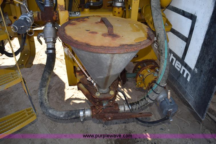 image for item J8492 2007 Ag-Chem TerraGator 6203 self-propelled sprayer