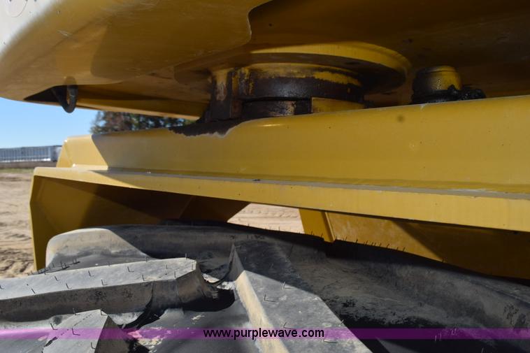 image for item J8492 2007 Ag-Chem TerraGator 6203 self-propelled sprayer