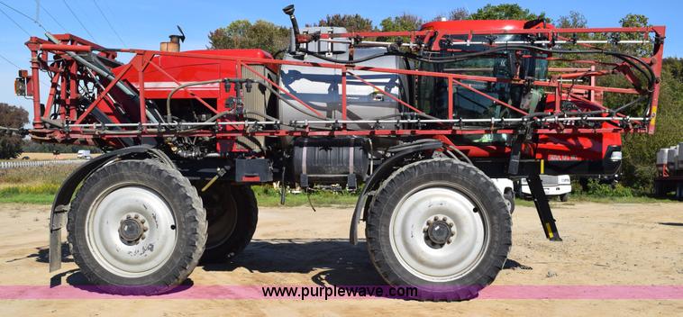image for item J8493 2007 Case IH SPX4420 self-propelled sprayer