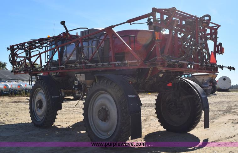 image for item J8493 2007 Case IH SPX4420 self-propelled sprayer