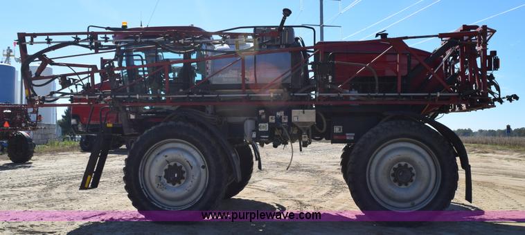 image for item J8493 2007 Case IH SPX4420 self-propelled sprayer
