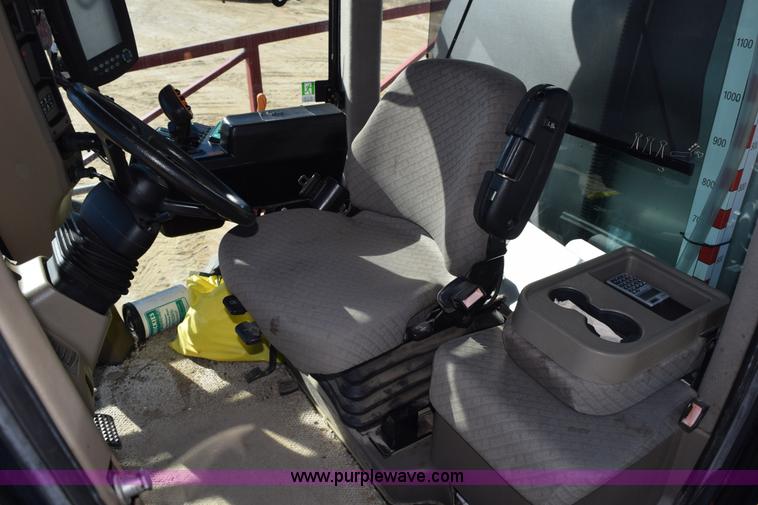 image for item J8493 2007 Case IH SPX4420 self-propelled sprayer