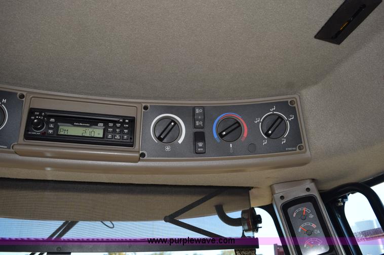 image for item J8493 2007 Case IH SPX4420 self-propelled sprayer