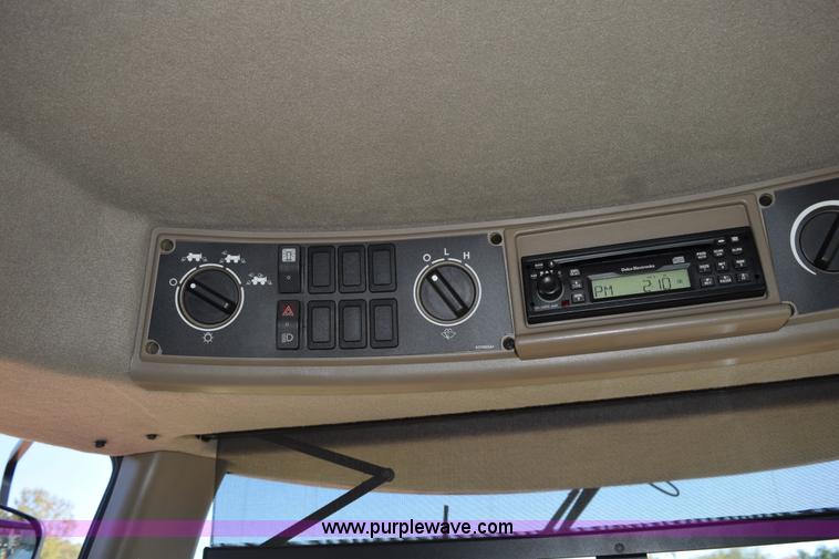 image for item J8493 2007 Case IH SPX4420 self-propelled sprayer