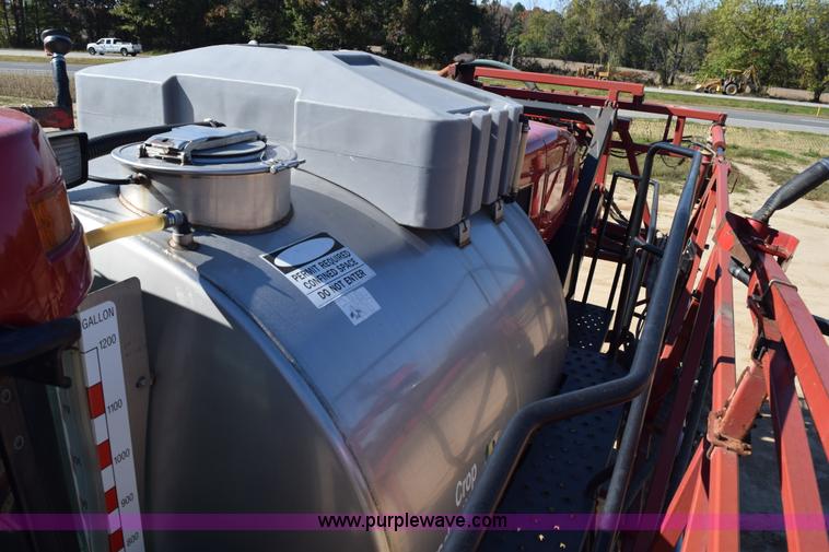 image for item J8493 2007 Case IH SPX4420 self-propelled sprayer