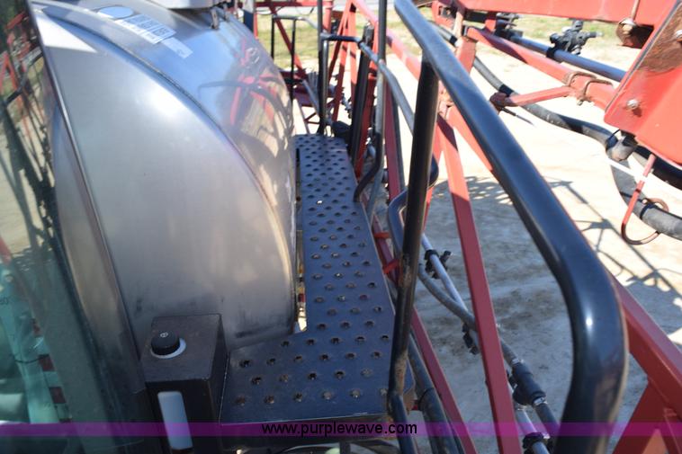 image for item J8493 2007 Case IH SPX4420 self-propelled sprayer