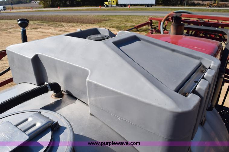 image for item J8493 2007 Case IH SPX4420 self-propelled sprayer