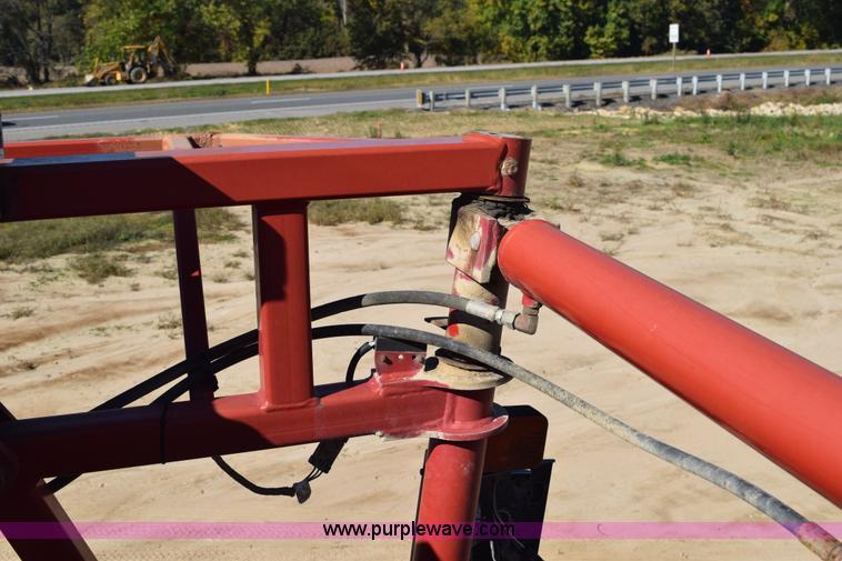 image for item J8493 2007 Case IH SPX4420 self-propelled sprayer