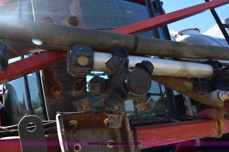 image for item J8493 2007 Case IH SPX4420 self-propelled sprayer