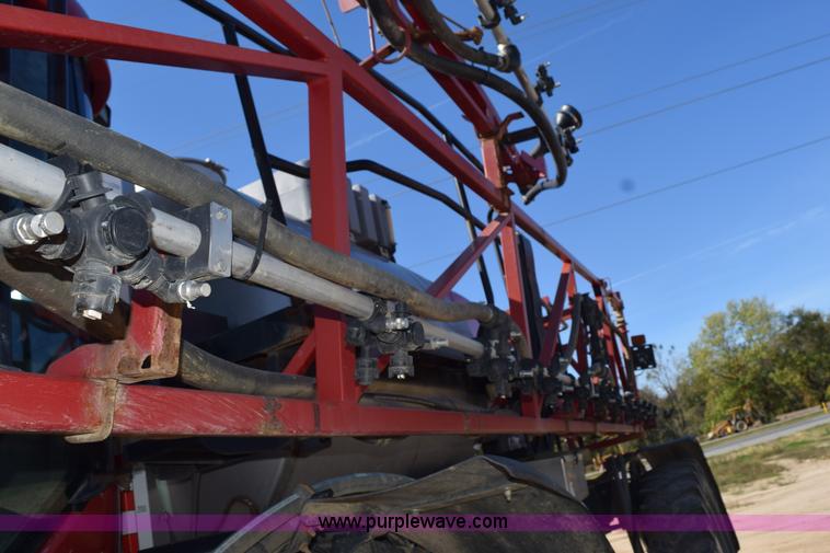 image for item J8493 2007 Case IH SPX4420 self-propelled sprayer
