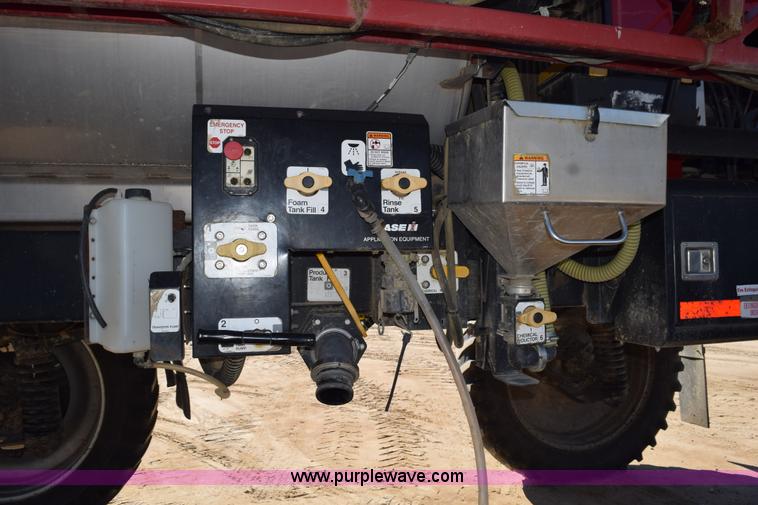 image for item J8493 2007 Case IH SPX4420 self-propelled sprayer