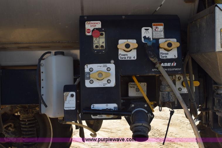 image for item J8493 2007 Case IH SPX4420 self-propelled sprayer