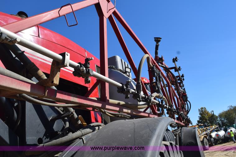 image for item J8493 2007 Case IH SPX4420 self-propelled sprayer