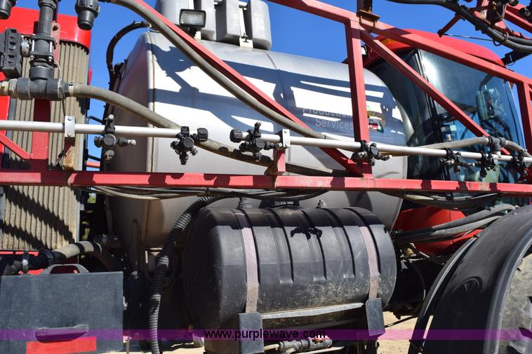 image for item J8493 2007 Case IH SPX4420 self-propelled sprayer